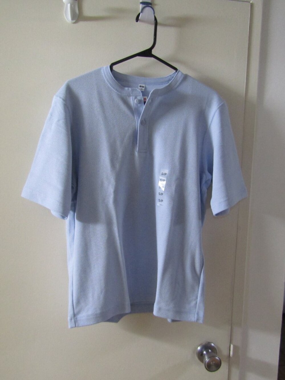 Uniqlo Dry waffle Henley neck Short - Sleeve T-Shirt- Small